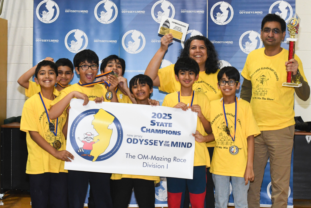 Glenwood Green Division 1 team with their first place championship trophy and banner. 