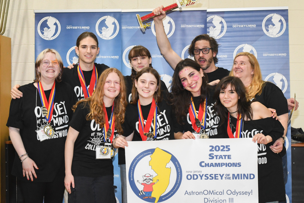 Collingswood Rec Navy Division 3 team with their first place championship trophy and banner. 