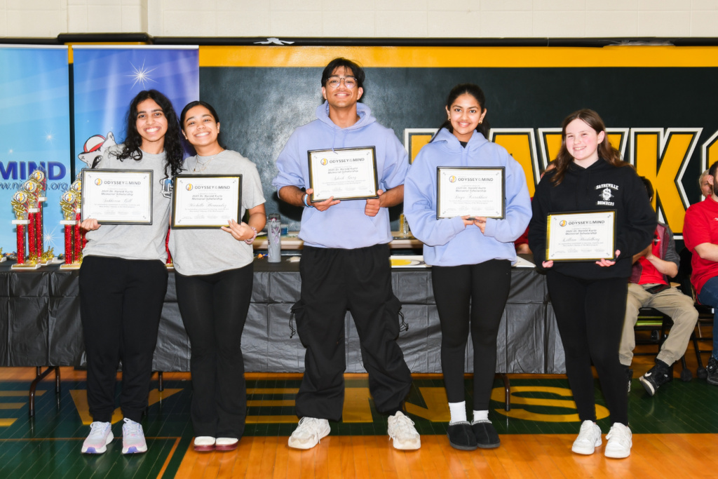 2025 Harold Kurtz Memorial Scholarship winners posing with their awards. 